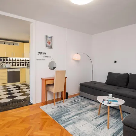 Apartman Apollo *