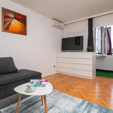 Apartman Apollo *